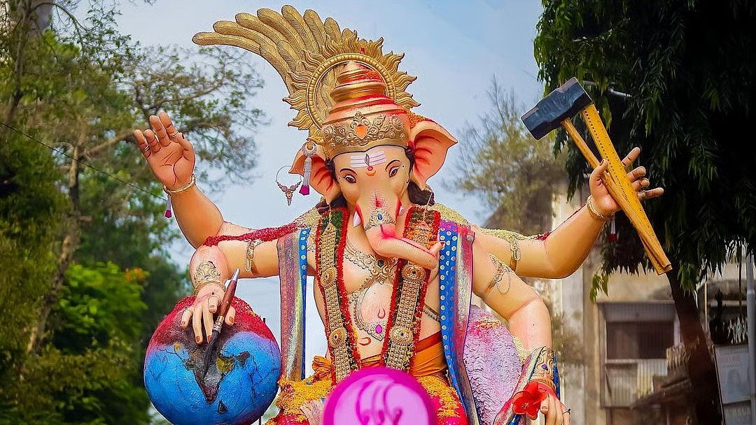 Mumbaicha Raja Ganpati idol at Ganesh Galli, Lalbaug, Mumbai